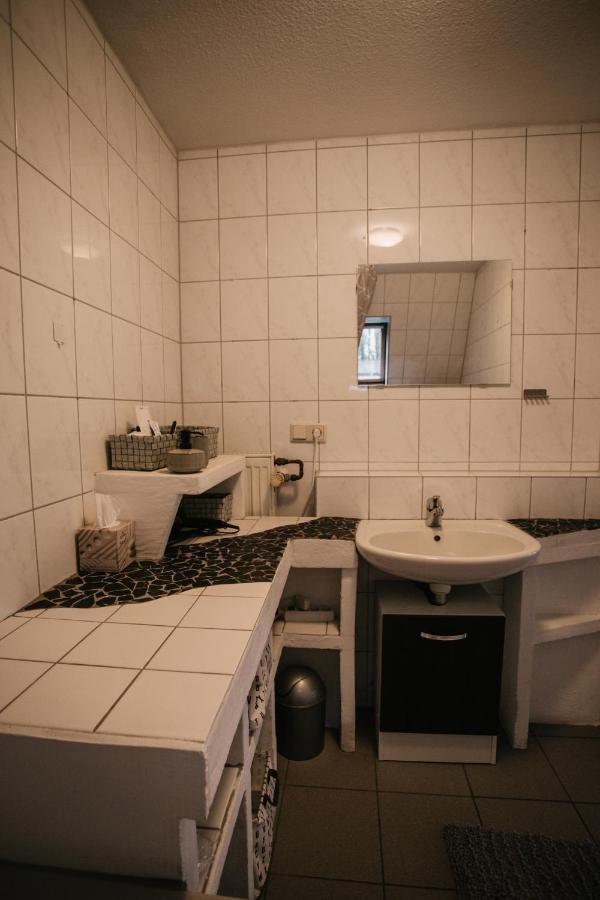 Eigenes Maisonettehaus In Idyllischer Lage Mit Balkon, Nahe Messe, 24H Self-Check In, Gratis Parken Швабах Экстерьер фото