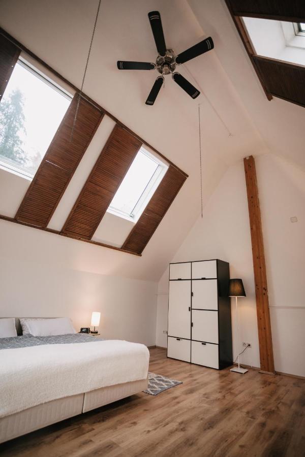 Eigenes Maisonettehaus In Idyllischer Lage Mit Balkon, Nahe Messe, 24H Self-Check In, Gratis Parken Швабах Экстерьер фото